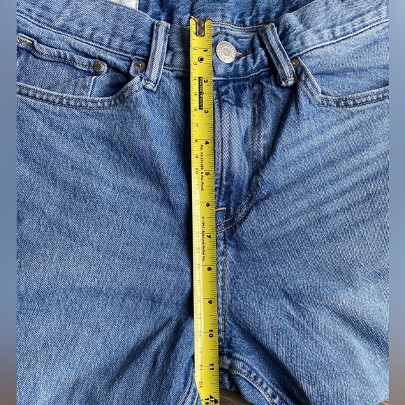 H&M Women’s Light Blue Slim Fit Straight Jeans Size 30 - Picture 4 of 8